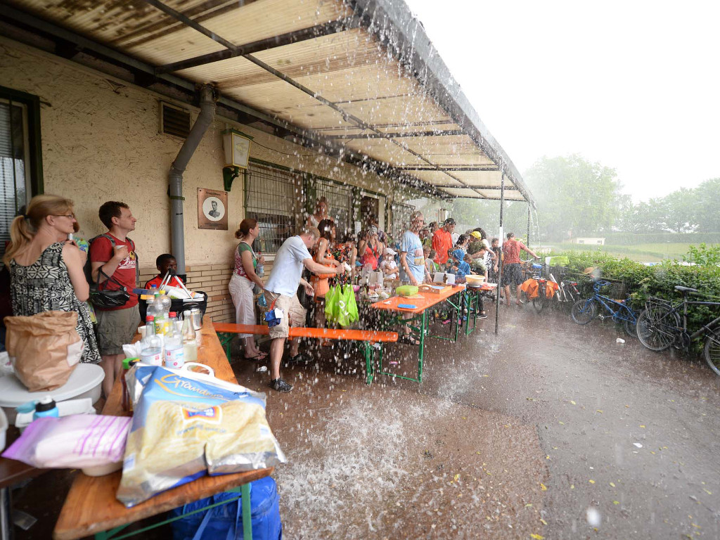 Wasser überall im Franz-Elbern-Stadion