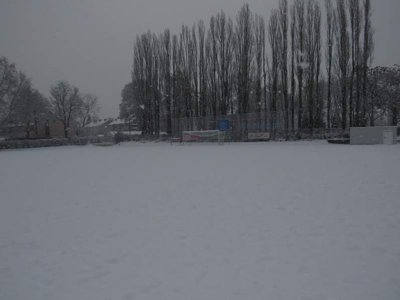 Verschneiter KuRa des Franz-Elbern-Stadion