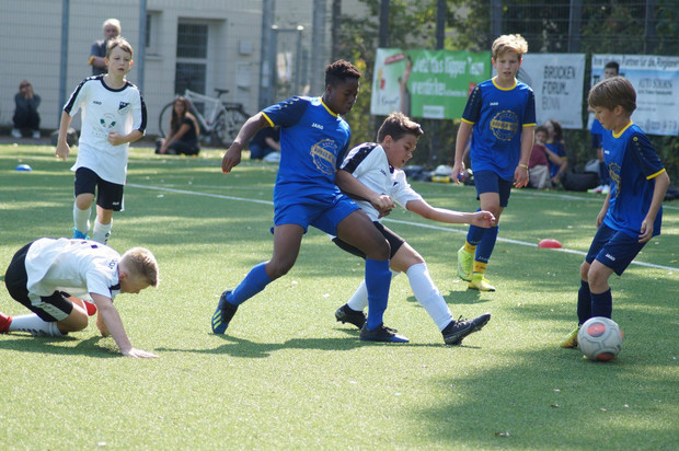 Mit vereinten Kräften bei der Balleroberung Mit vereinten Kräften bei der Balleroberung