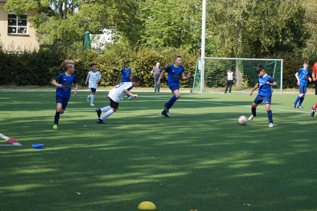 Überlegtes Zusammenspiel der JSG Spieler im Schlussdrittel der zweiten Halbzeit Überlegtes Zusammenspiel der JSG Spieler im Schlussdrittel der zweiten Halbzeit